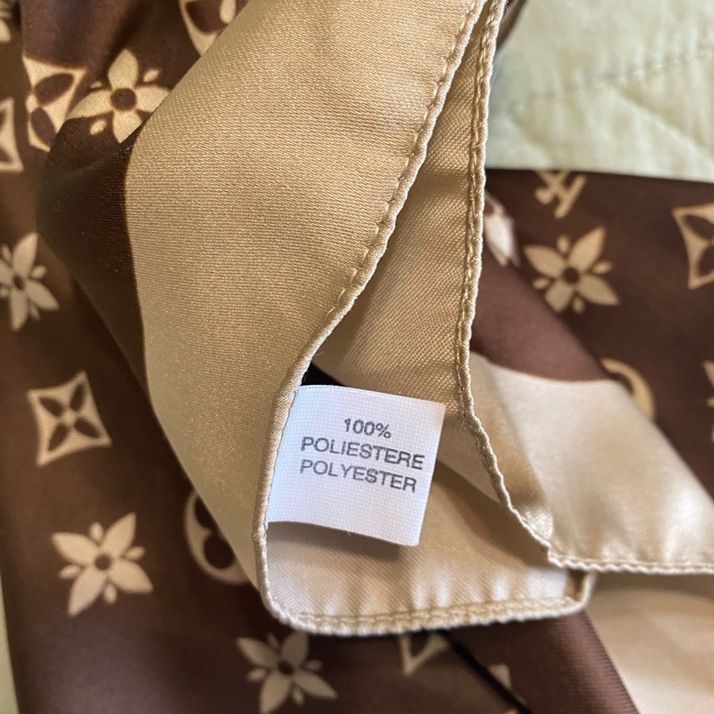 Women’s monogramed scarf - Picture 4 of 7